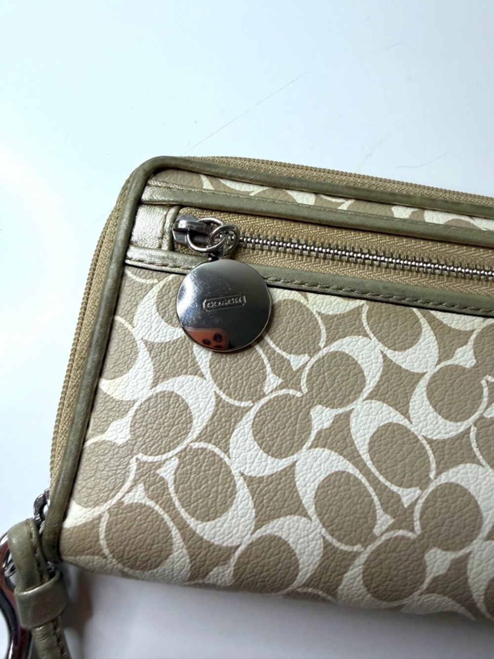 Coach Signature Wristlet Wallet / Clutch – Tan & Cream - Picture 5 of 8